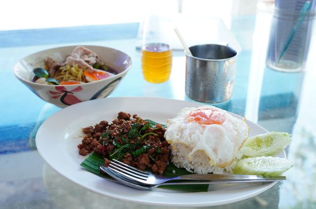 ก๋วยเตี๋ยวเรือห้อยขา ริมน้ำ อยุธยา