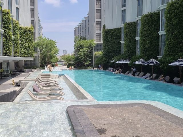 Stunning Stay by the Riverside