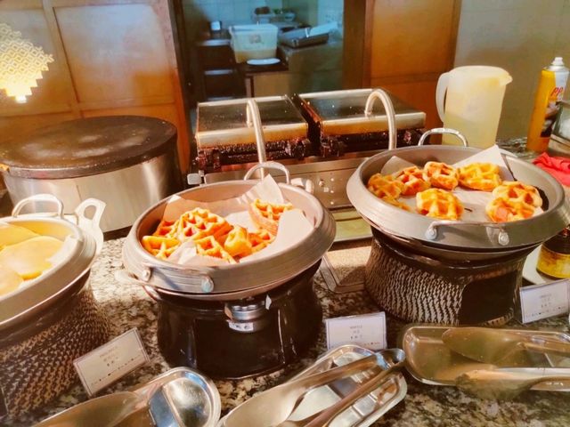 🥪 Savory Breakfast Buffet at Shangri-la 