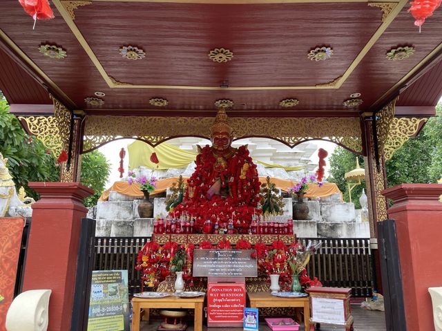 ‘วัดหมื่นตูม’ วัดสถาปัตยกรรมซุ้มประตูสวย