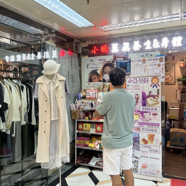 葵涌廣場-很地道,位于葵芳地鐵站隔離的地道又貼地商場