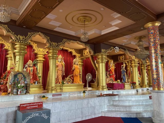 ไหว้ขอพรเทพฮินดู วัดเทพมณเฑียร เชียงใหม่