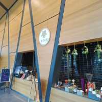 屏東總圖 春若咖啡館 優美的環境搭配裝置藝術與音樂