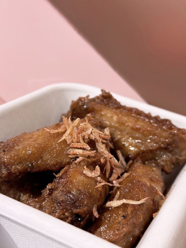 《只 想 食 雞 翼》