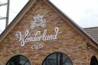 Wonderland cafe 