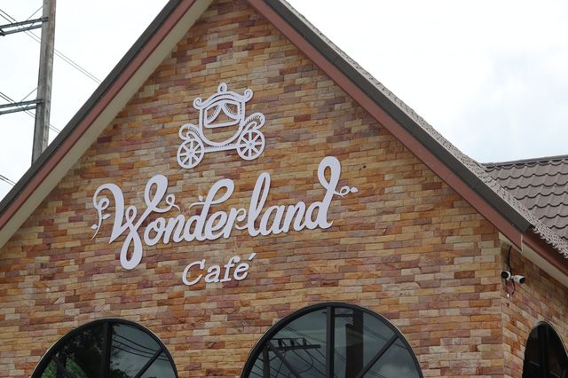 Wonderland cafe 
