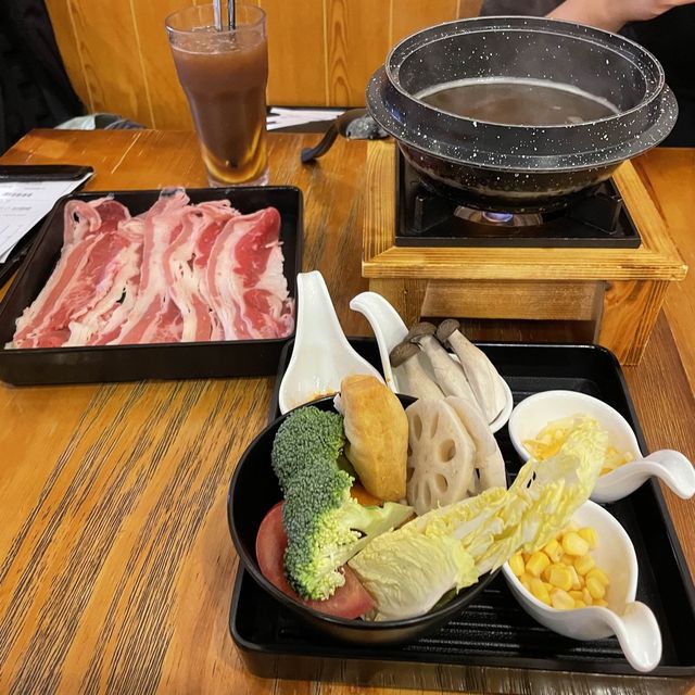 天氣凍嘆返個🇯🇵沖繩日式火鍋😋 天氣凍嘆返個🇯🇵沖繩日式火鍋😋