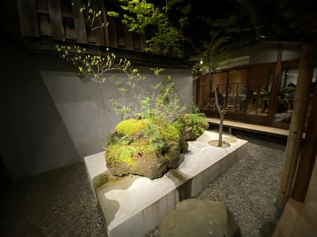 京都・烏丸。中庭も素敵です。町屋を改装した『小川珈琲 堺町錦店』