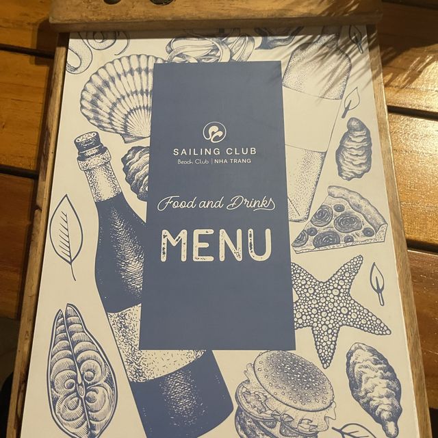 나트랑 해변의 정취가 있는 맛집 세일링 클럽