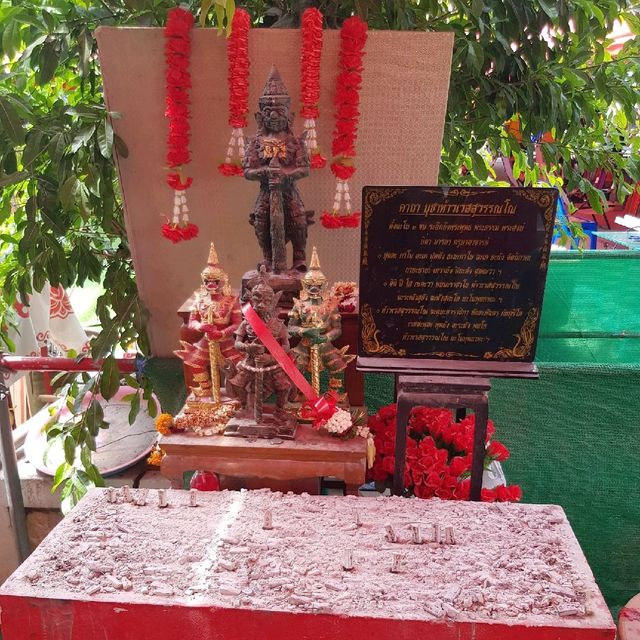 กราบไหว้หลวงพ่อเนื่อง และ ท้าวเวสสุวรรณ วัดจุฬามณี
