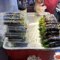 ソウル「広蔵市場」キンパを食す