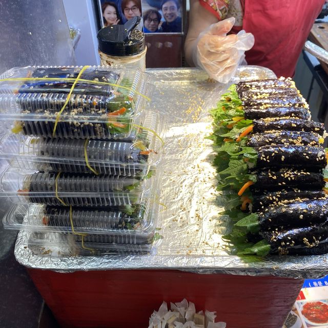 ソウル「広蔵市場」キンパを食す