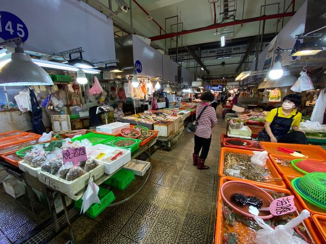 東港華僑市場必吃的黑鮪魚