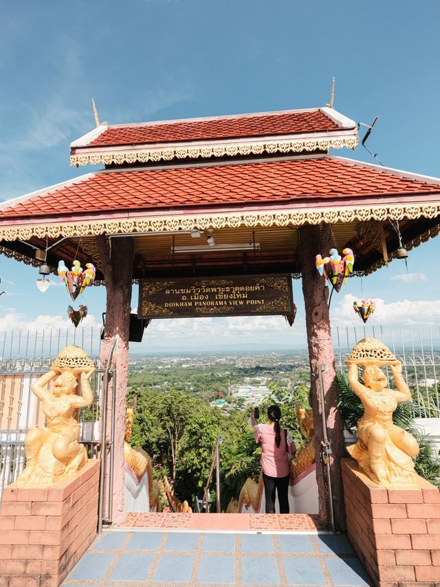 วัดพระธาตุดอยคำ (Wat Phra That Doi Kham)