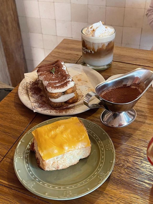 Scarlett’s Café Hits the Sweet Spot🧁