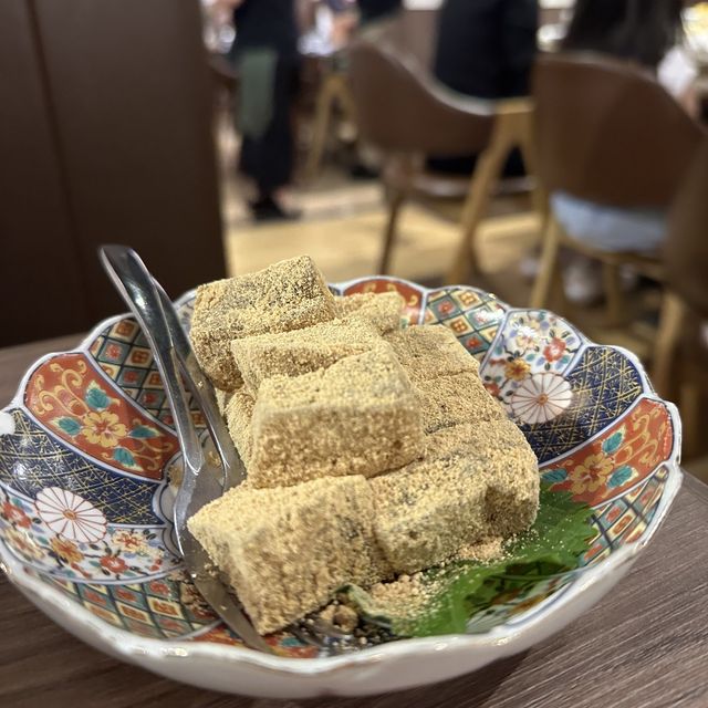 美味新鮮熱辣香脆的「鰻魚燒飯團」😋