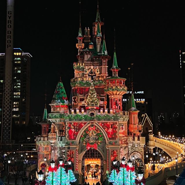 Lotte World in Winter: where Christmas dreams come true! 🎄