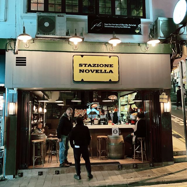 홍콩 셩완에서 발견한 이탈리안 펍, Stazione Novella!