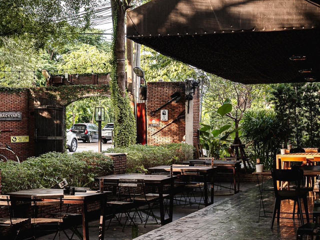 Hidden Backyard ปากเกร็ด