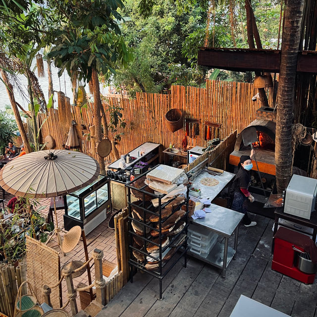 Tropical Mekong คาเฟ่ลับหลวงพระบาง 