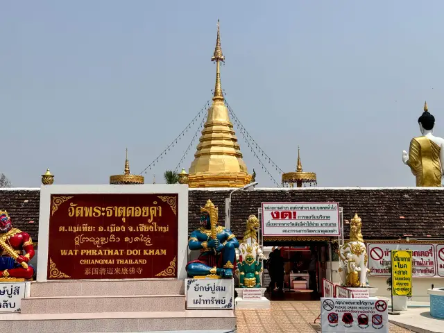 Worshipping at Wat Phra That Doi Kham
