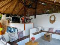 คาเฟ่ริมน้ำในรีสอร์ท The Antique Riverside 