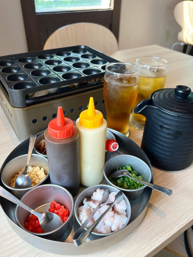 【福岡グルメ】自分好みの焼き方や具材で作れる！楽しめるたこ焼き居酒屋
