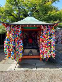 【京都】カラフルなくくり猿が人気〈八坂庚申堂〉