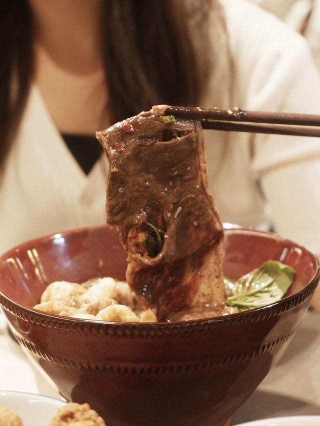 商場地庫食堂，必吃超濃和牛船麵