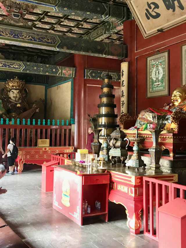 ✨วัดกลางเมืองปักกิ่งที่สวยหรู..ราวกับพระราชวัง🧊