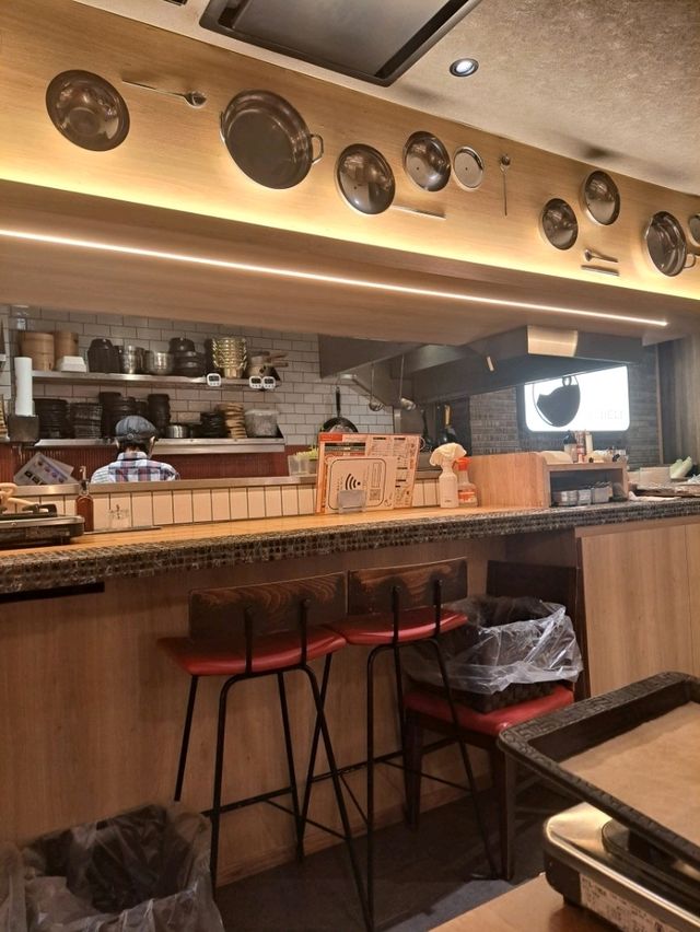 【三宮】おひとり様OK！韓国惣菜ブッフェ付きランチ♪