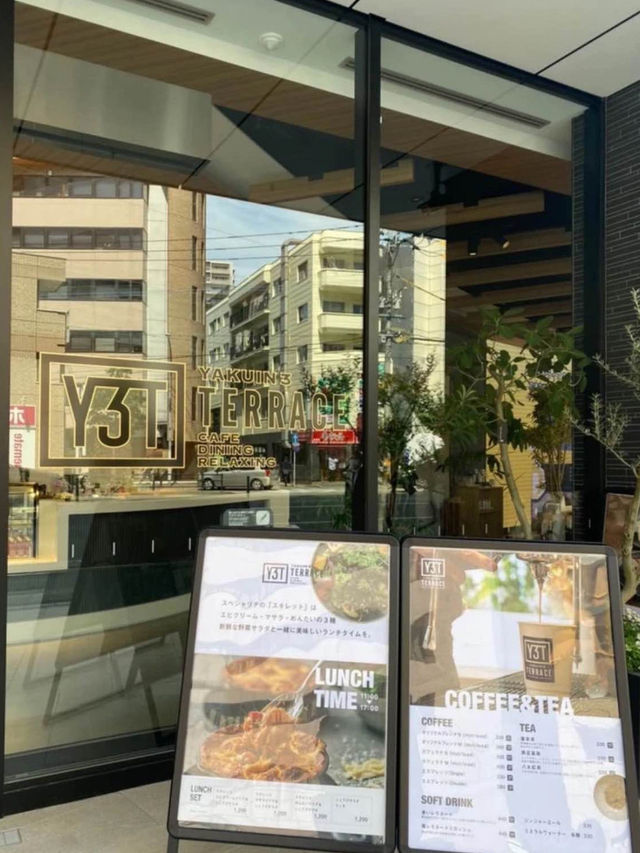 【福岡カフェ】広々と開放的な空間で食事を楽しめる