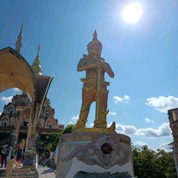 FENG SYSTEM ホワイト チョーカー付きベアトップ/サイバーパンク Temple on the Glass Cliff: The Enchanting Wat Phra That Pha Sorn