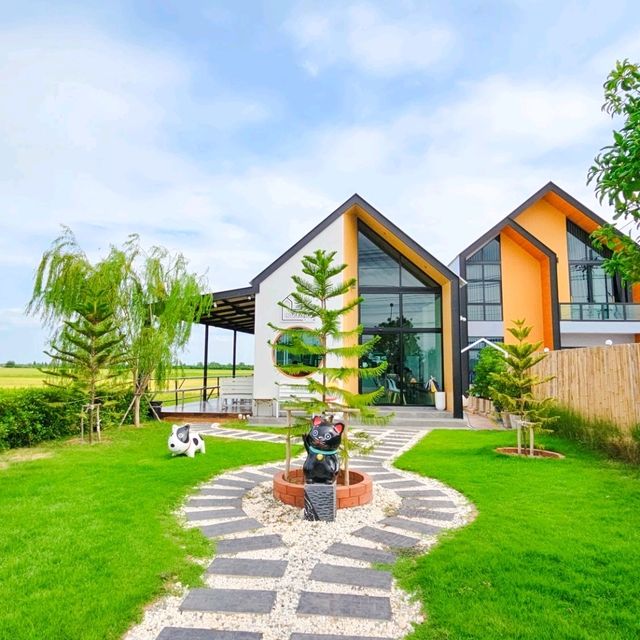 บ้านพลอยคาเฟ่