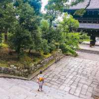 【京都】山門と石階段が立派な京都の代表的なお寺