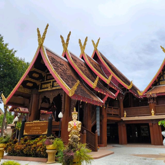 วัดศรีดอนมูล วัดสวยที่คนมามูเยอะ