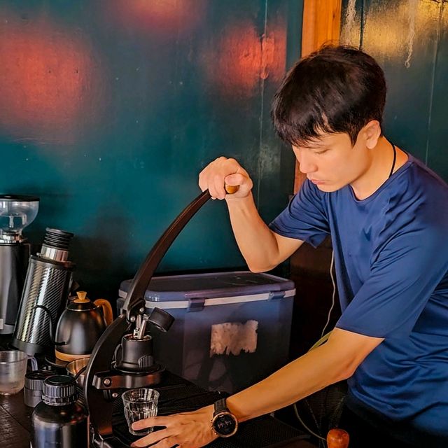 Bas's Room Cafe
