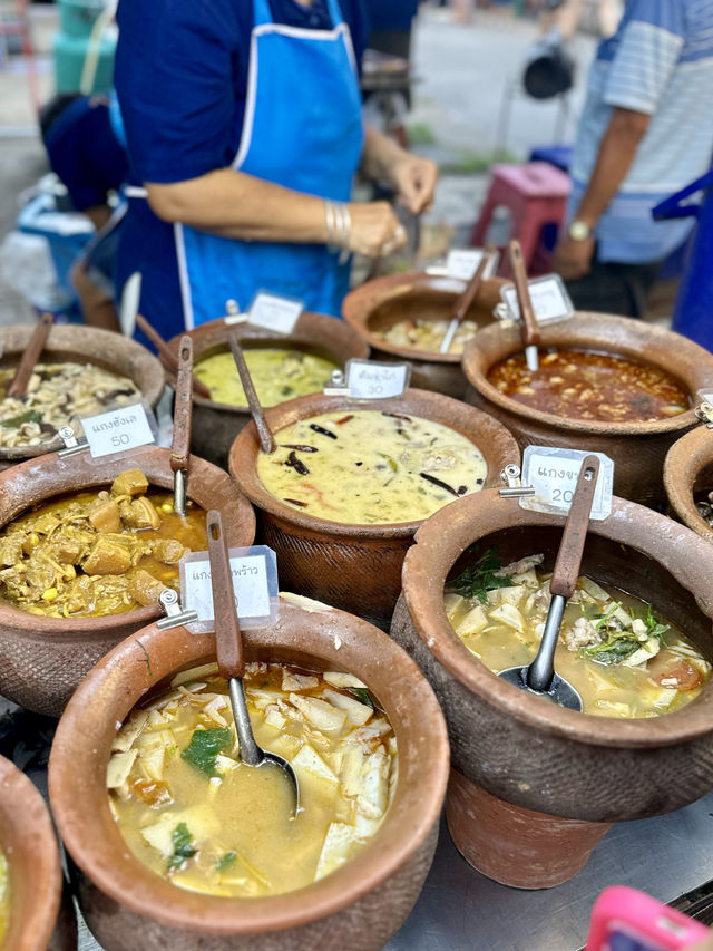 ทุกวันเสาร์เรามีนัด🚶‍♂️ถนนคนเดิน@กาดเจียงฮายรำลึก