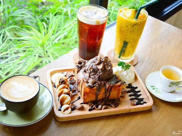 คาเฟ่ในสวนมีน้ำตกร่มรื่น คลอง15 นครนายก