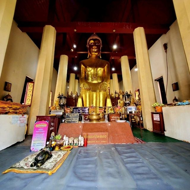 รอยพระพุทธบาทพระสัมมาสัมพุทธเจ้า อายุนับพันปี