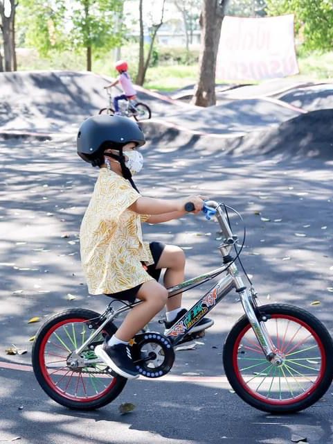 ปั่นจักรยานที่ Grandee Cafe’ & Skate Park 🚴🏻‍♂️