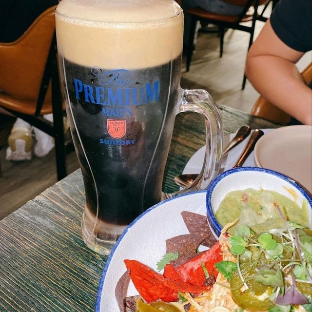墨西哥餐廳:份量足夠,Buffalo chicken Nachos、Lamb mint and cheese quesadilla、Pulled beef Burrito 墨西哥餐廳:份量足夠,Buffalo chicken Nachos、Lamb mint and cheese quesadilla、Pulled beef Burrito