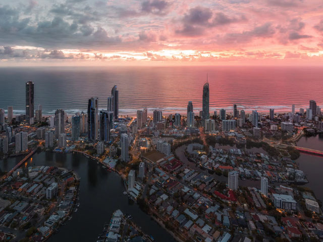 《天際線景觀》澳洲黃金海岸 Surfers Paradise 沙灘上空飛行航拍分享