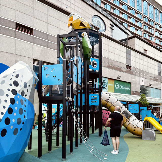 **Moko Park in Mong Kok: A Hidden Urban Oasis**