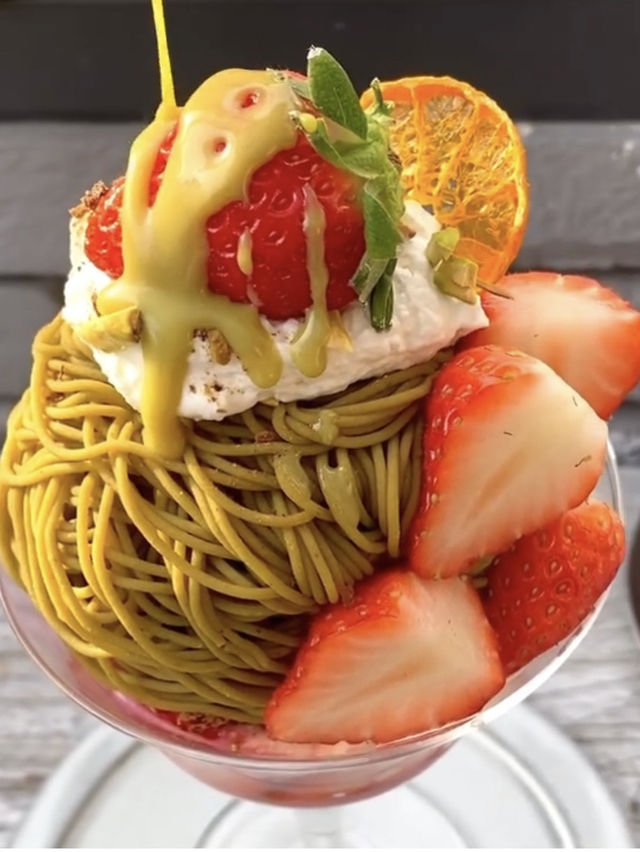 【福岡カフェ】テラス席で可愛いフルーツパフェを食べよう🍓