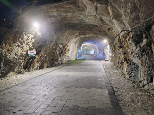 Hwarok Cave (Jade Cave) 