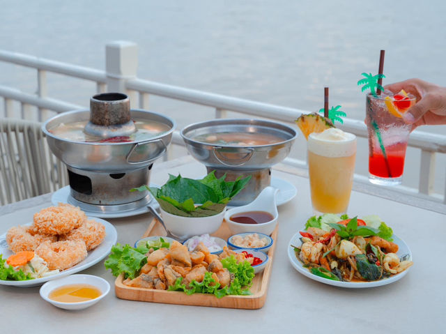 ร้านอาหารริมแม่น้ำเจ้าพระยา ปากเกร็ด นนทบุรี