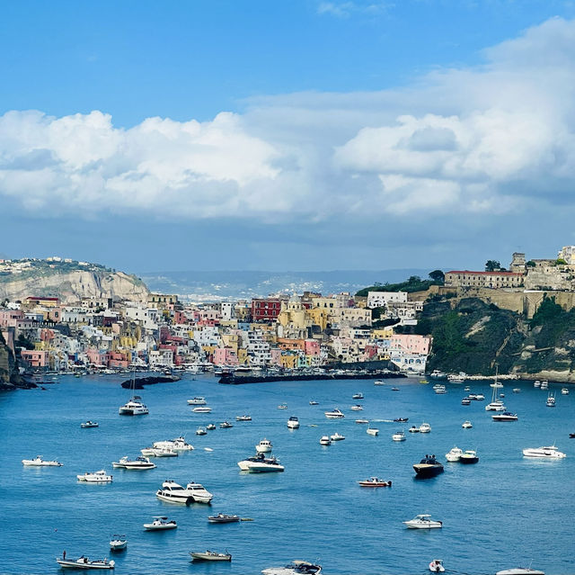 Don’t miss the colourful island of Procida 🇮🇹 