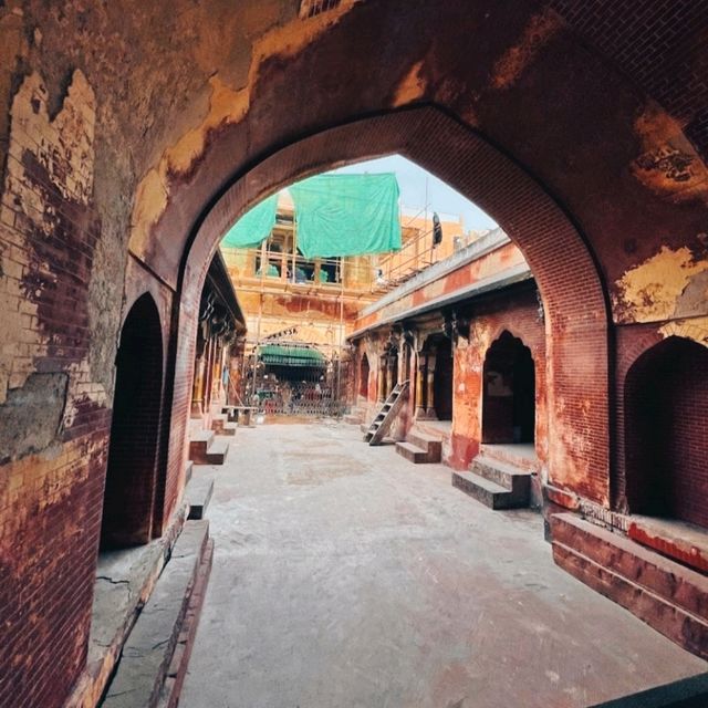 VISITING WAZIR KHAN MOSQUE.