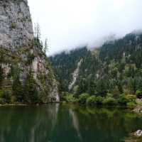 🌿 Exploring Jiuzhaigou: Nature’s Hidden Gem in Sichuan, China! 🌧️  